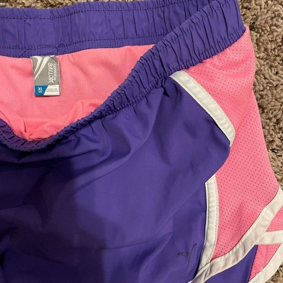 Active Old Navy Women's Pink & Purple Shorts Size XL - Picture 3 of 9